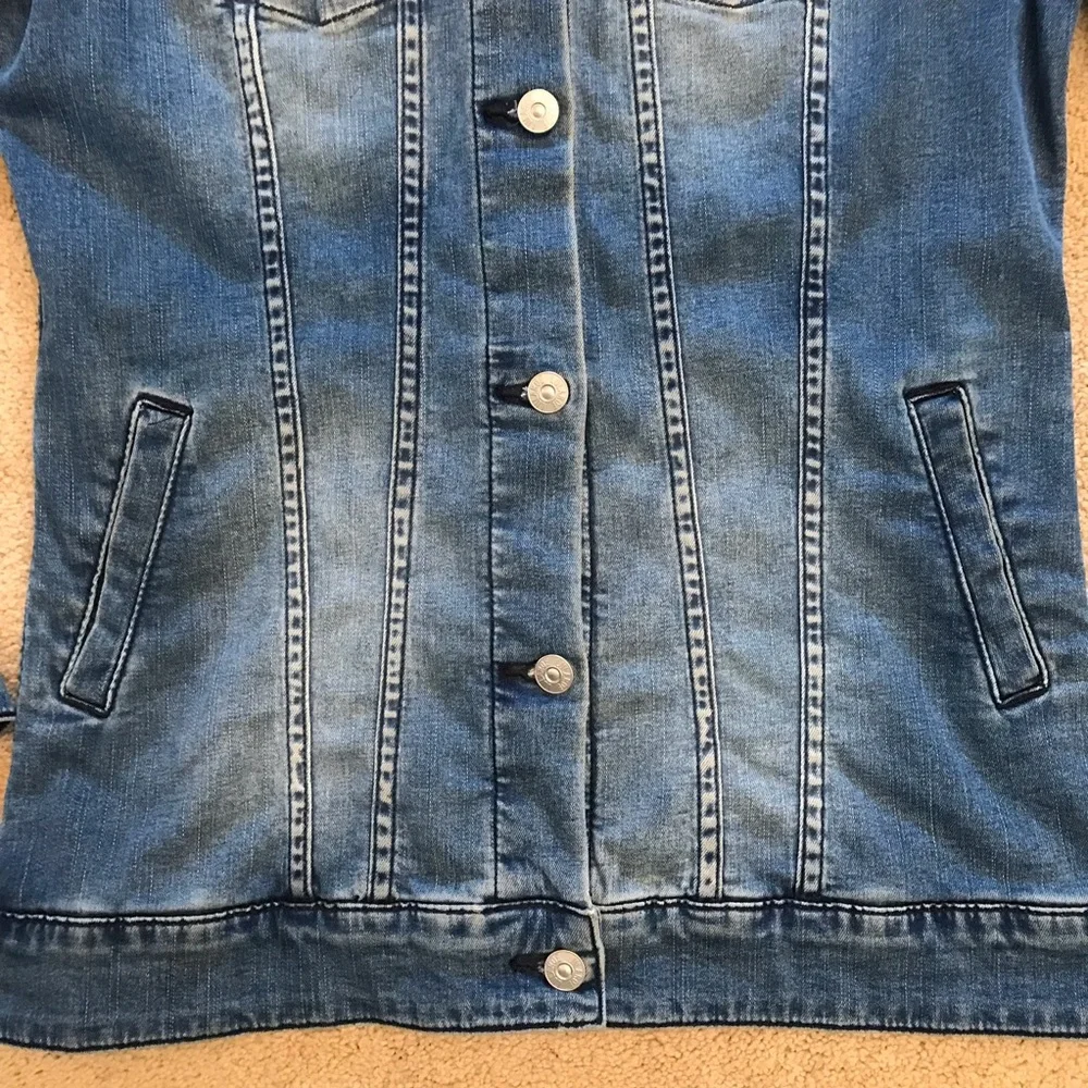 LuLaRoe Jaxon Denim Jean Jacket Womens Small 6 8 Blue Embroidered Back Panel - Picture 8 of 11